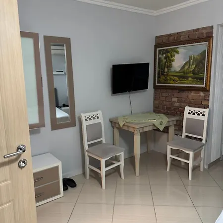Central Studios Homestay
